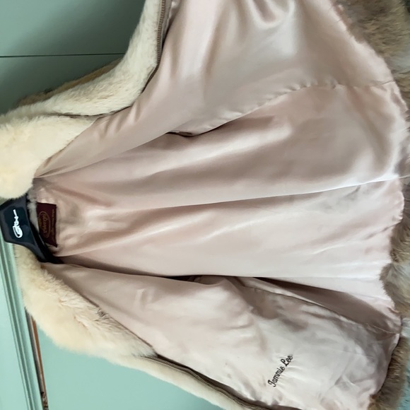 Coyote fur hooded coat. Fingertip length. - Picture 10 of 10